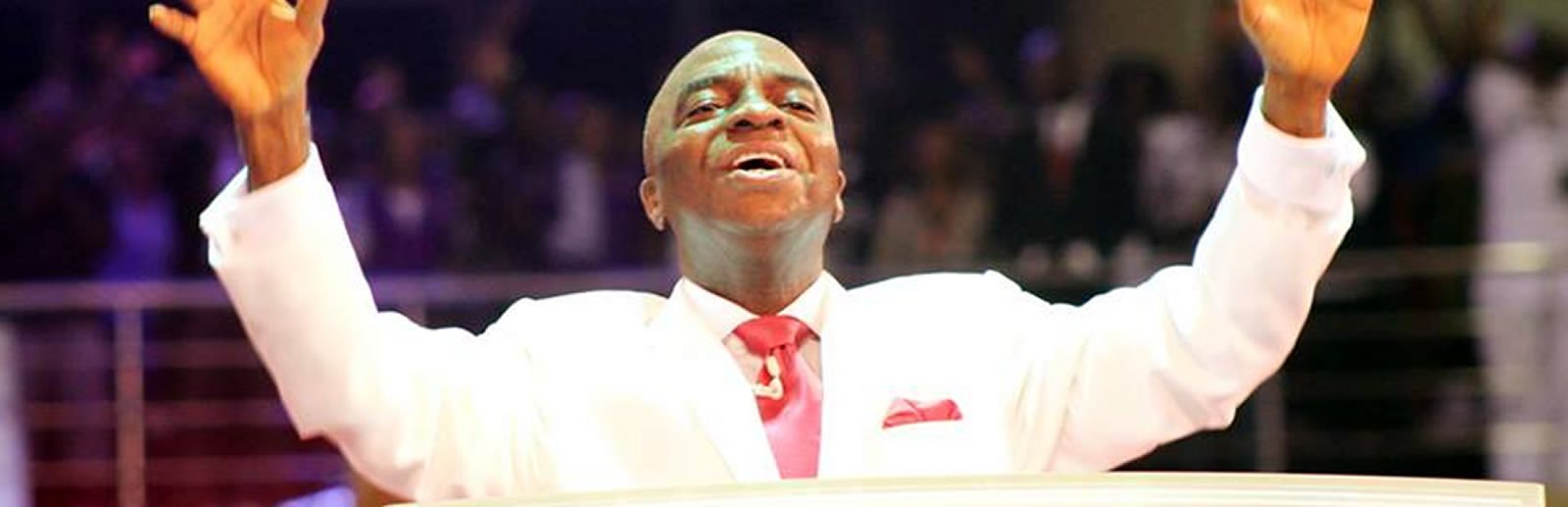 David Oyedepo, praising God